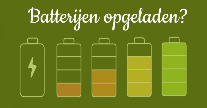 foto van lege en opgeladen batterijen en de tekst Batterijen opgeladen?